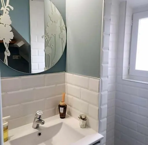 Maison De Familiale A *