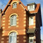 Maison De Familiale A *