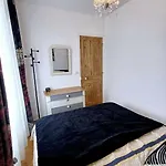 Maison De Familiale A *