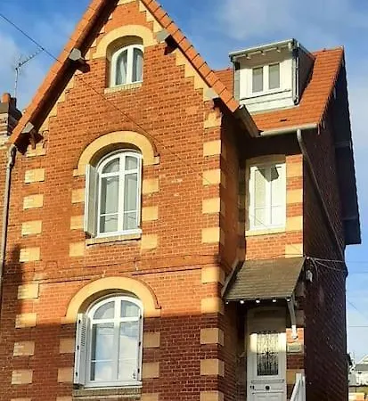 Maison De Familiale A *