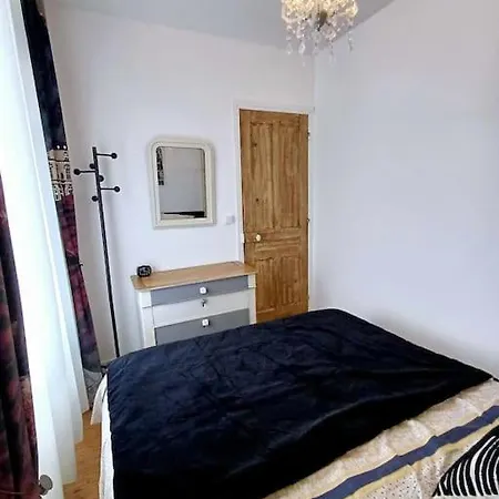 Maison De Familiale A *