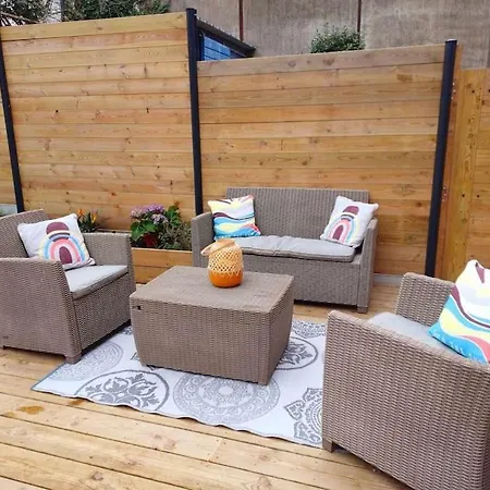 Maison De Familiale A *