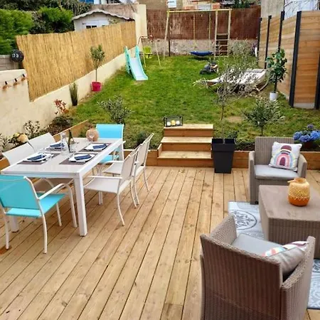 Maison De Familiale A تروفيي سور مير