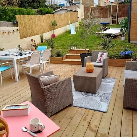 Maison De Familiale A تروفيي سور مير