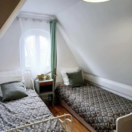 Maison De Familiale A تروفيي سور مير